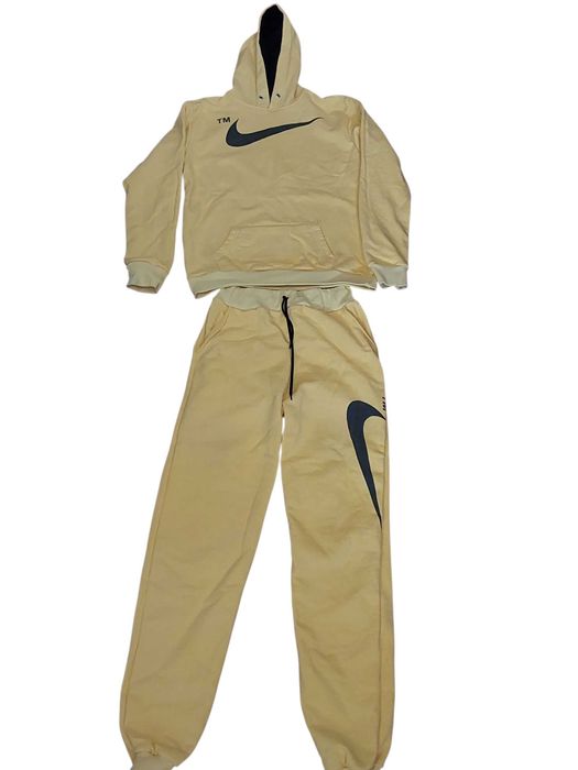 Conjunto novo de roupa