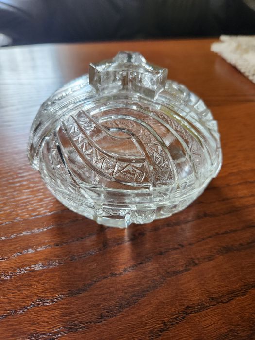 Miseczka z pokrywką