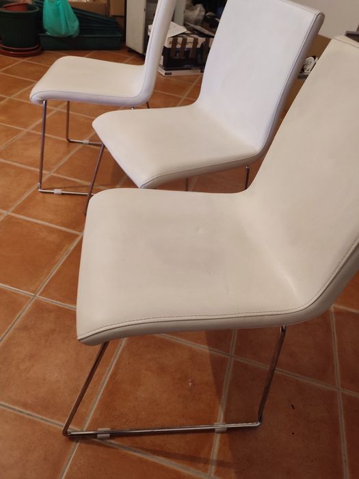 2 Cadeiras em napa branca