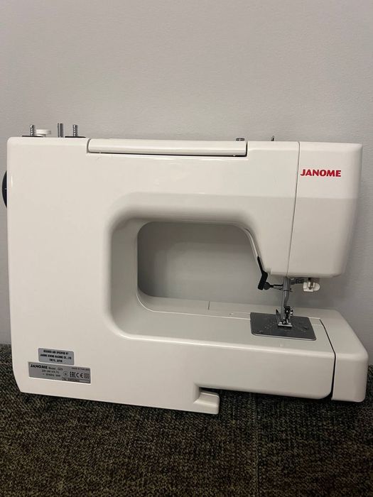 Швейна машина janome