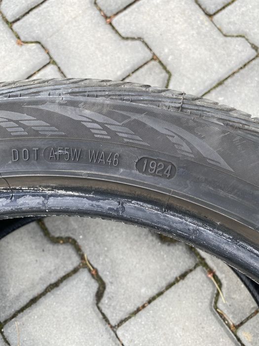 Opona Continental  255/40R19