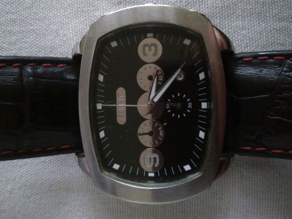 Zegarek Esprit Chronograph z datownikiem.
