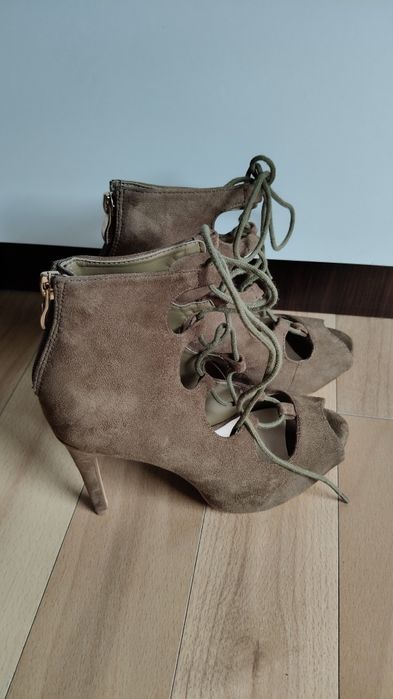 Buty na szpilce 36