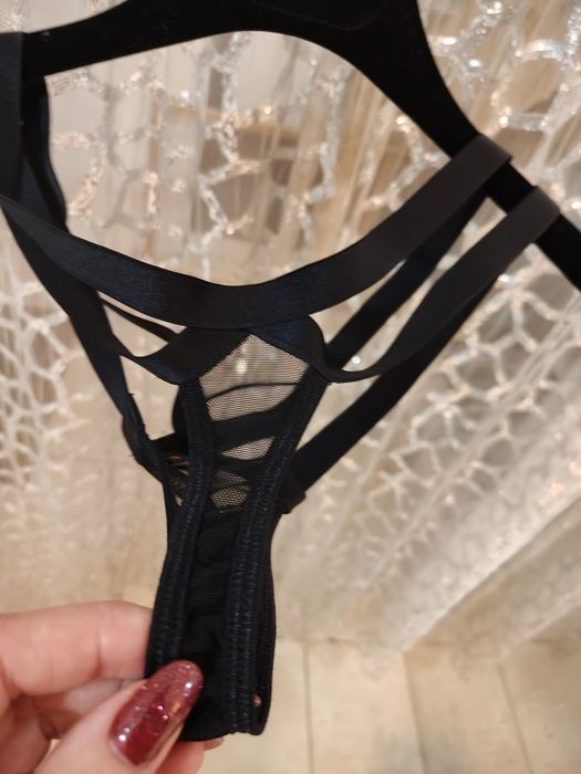 Obsessive czarny seksowny komplet M 38 stringi biustonosz z paseczków