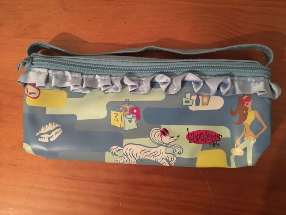 Estojo escolar - portes incluídos