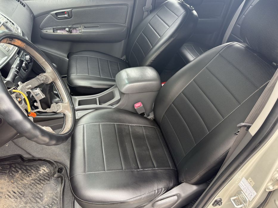 Чохли,накидки Toyota Hilux два комплекти.
