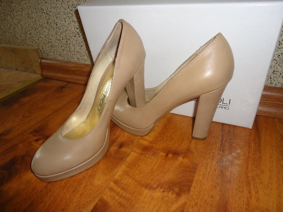 Buty skórzane czółenka beż  37.5