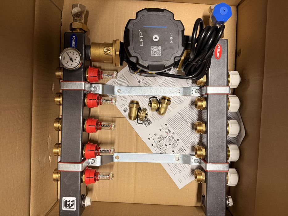 Rozdzielacz stalowy z pompa 5 sekcji