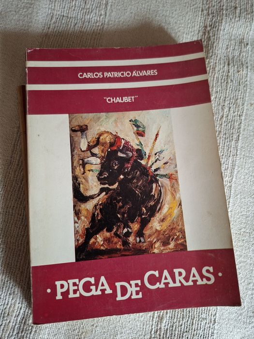 Dois livros antigos sobre Tauromaquia e oferta de 4 bilhetes antigos