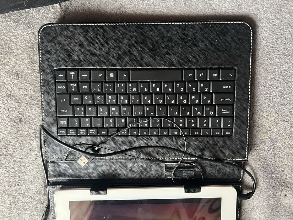 Планшет +клавіатура 2гіб