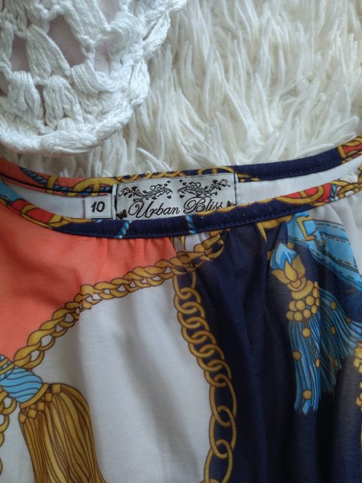 Sukienka rozcięcia na rękawach 36 38