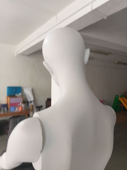 Manequim 1/2 corpo feminino tamanho natural  1,06  mtr x 40 cm (bom estado)