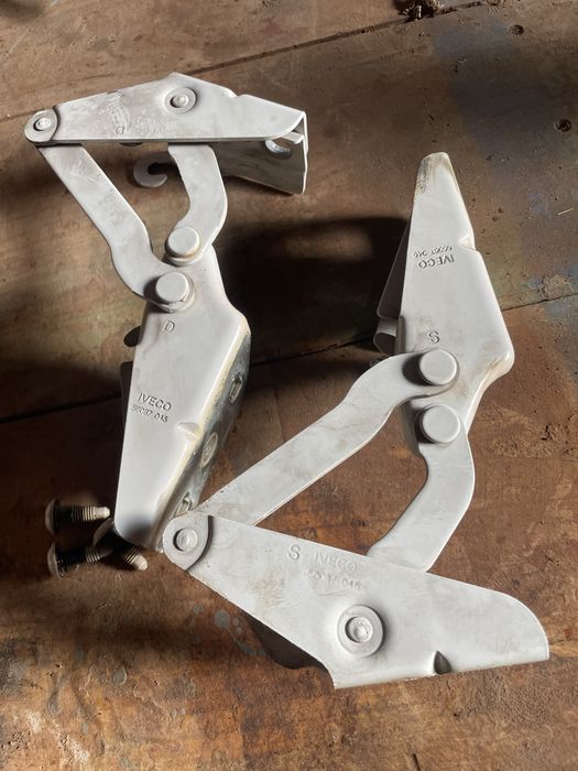 Петлі капоту Iveco Daily E6 оригінал