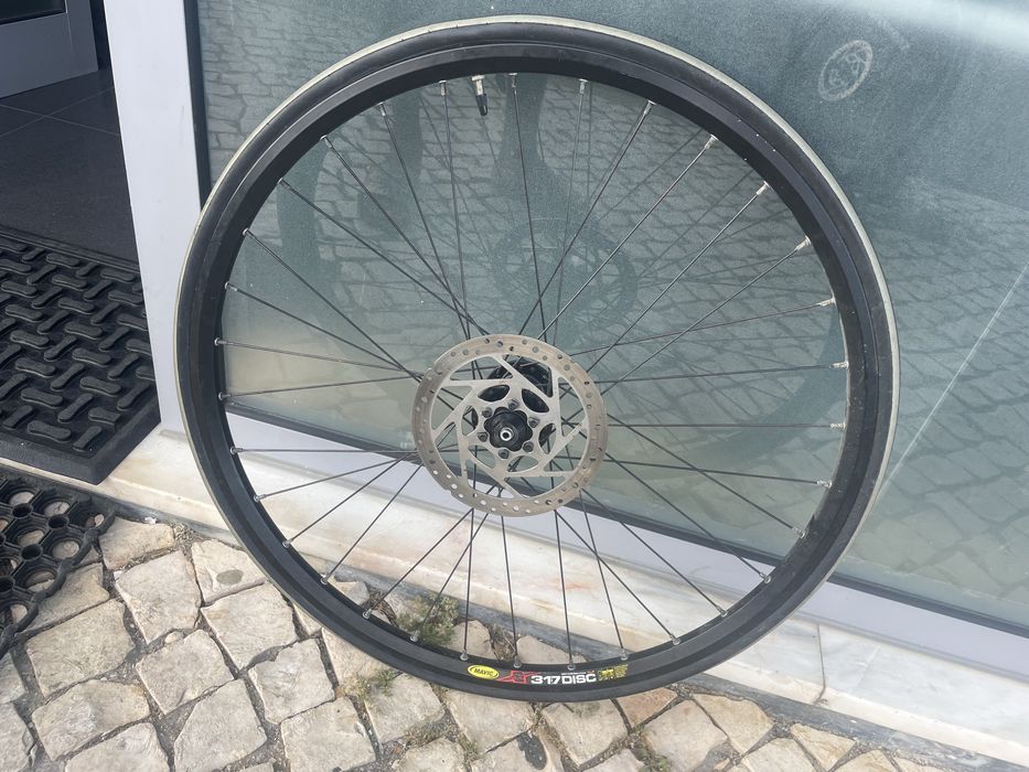 Rodas  de 26 polegadas com travão de disco. Dois rodas por 70 euros . Aproveita a oportunidade agora !