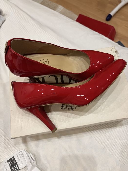 LASOCKI Skórzane lakierowane szpilki rozmiar 38