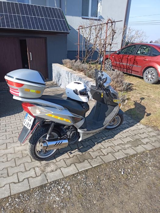 Skuter 125  z2008 roku