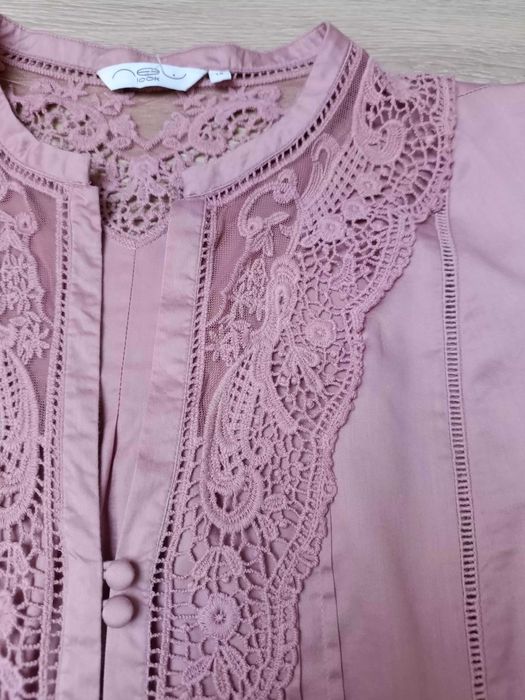 Bluzka półrękawki guziki mereżka zakładki koronka 'New Look' 46