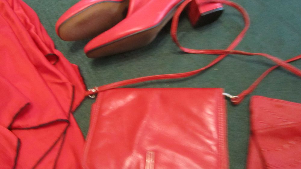 ,Ботильоны новые,кожа р.41 +  аксессуары.