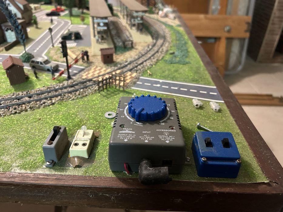 Maquete de estação de comboios e cidade