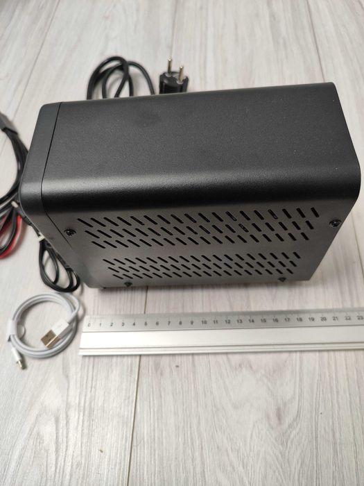 Mały zasilać laboratoryjny 10A 30V domowy stan BDB zestaw końcówek