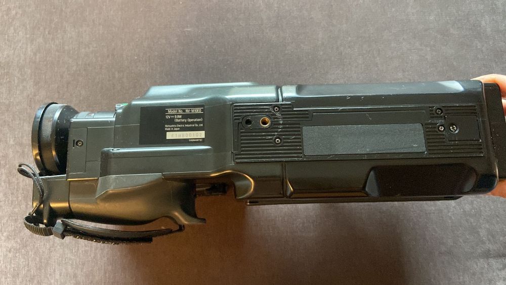 Câmara de video Panasonic M 10 VHS hifi stereo