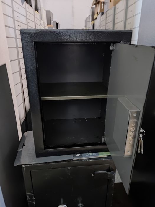 Продаю б.у сейф(выбор)