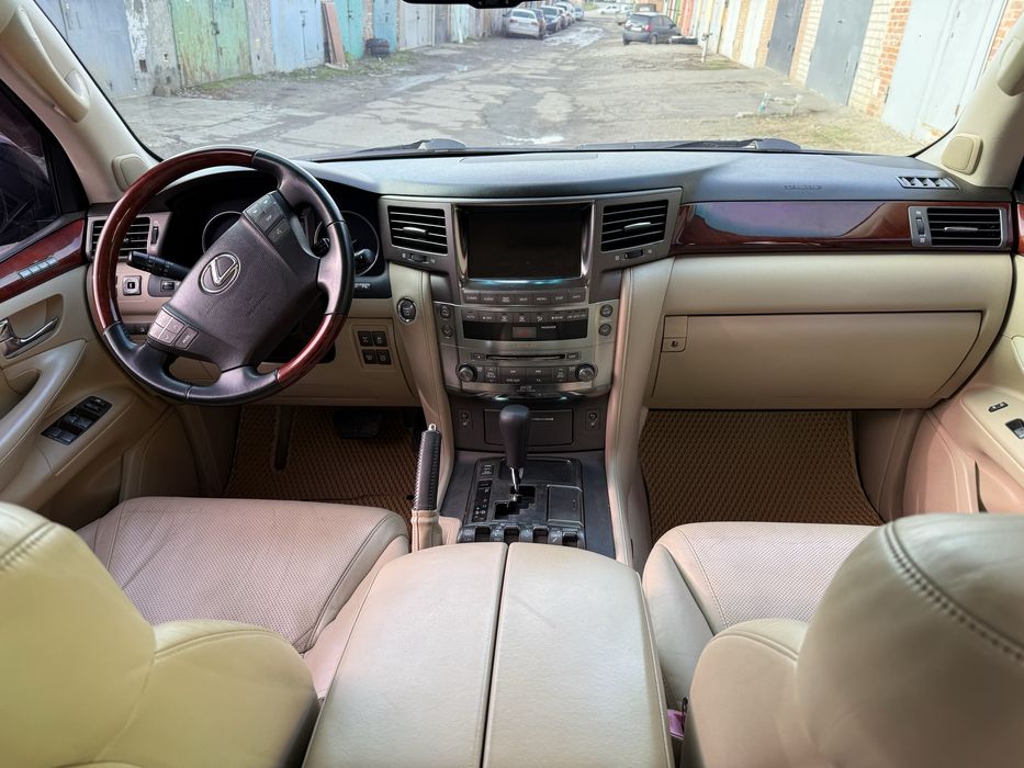 Lexus LX570 2008 года