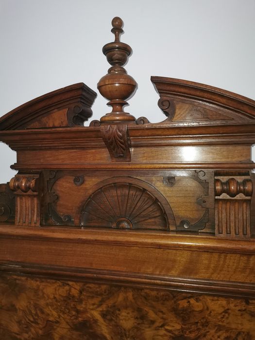 Łóżko ręcznie zdobione-cena do negocjacji