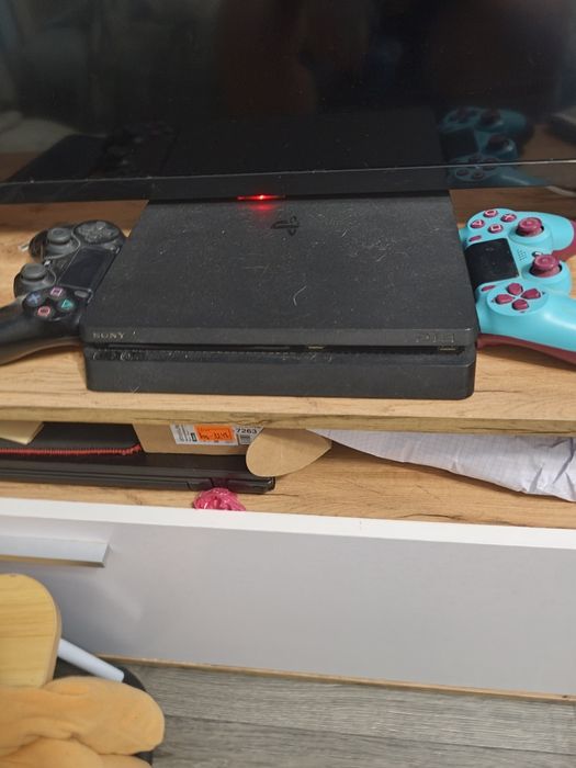 PS4 Slim 1TB + 3 геймпади +Топові Ігри (Обслужена)