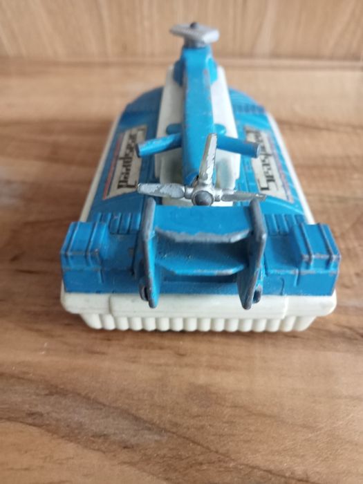 model- prom pasażerski hovercraft k-22.