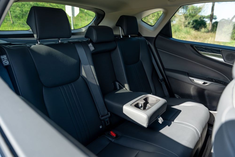 Lexus NX 450h+