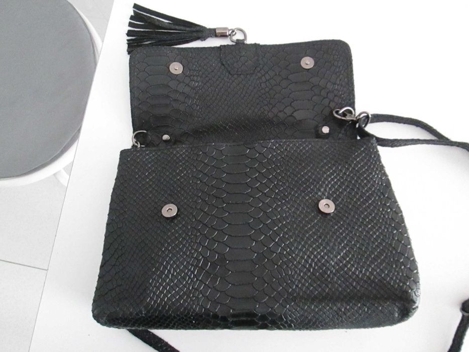 Mala preta em pele crocodilo verdadeira