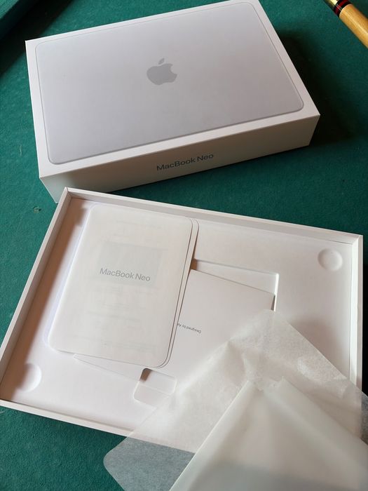 Pudełko Macbook Neo 512gb silver