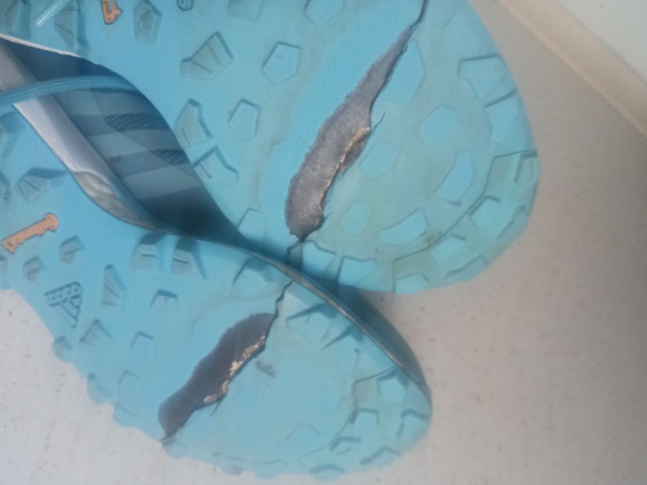 Y6Uszkodzone buty adidas terrex gore-tex 305