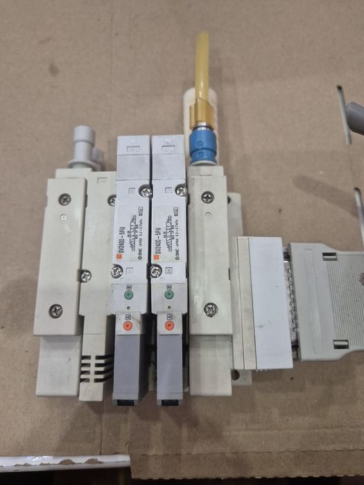 Wyspa Zaworowa SMC SV2000 | 2x SV2400-5FU + Płyta | Stan Idealny