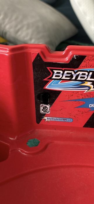 Дитячи іграшки бейблейд