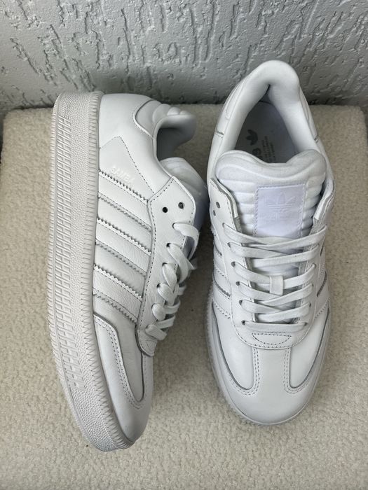 Шкіряні білі кросівки adidas samba ji3194