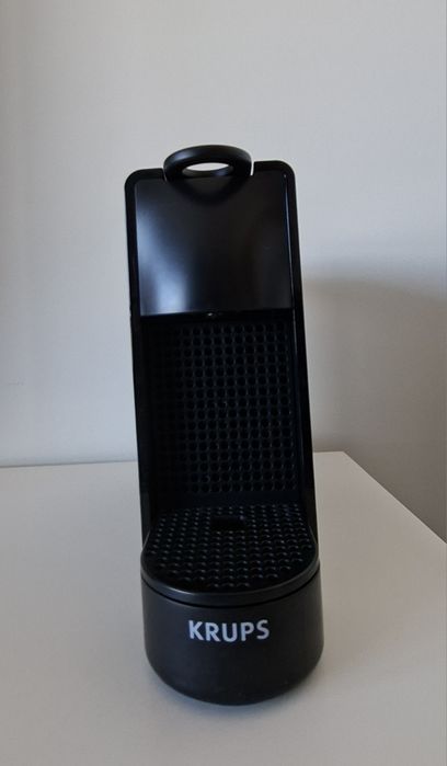 Máquina Nespresso Krups Essenza Mini