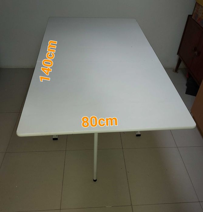 Mesa branca dobrável