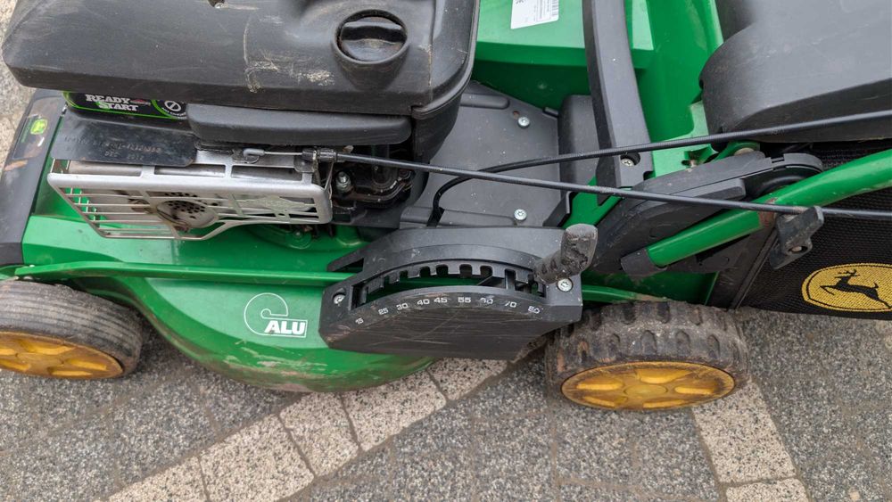 Kosiarka spalinowa John Deere z napędem aluminiowa
