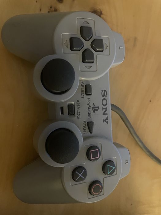 PlayStation 1 (PS1) + 1 Comando — Excelente Estado
