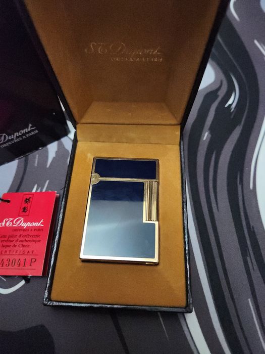 Isqueiro S.T. Dupont laca da China azul e dourado, com caixa e certificado