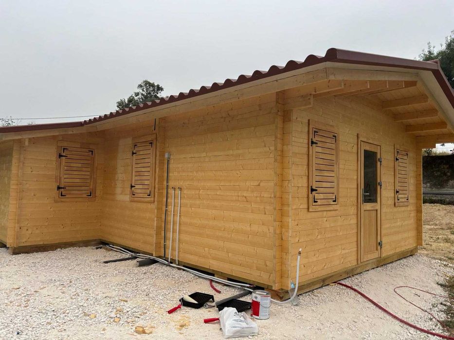 Casa de Madeira –  Estrutura Desmontável (Nova, Nunca Utilizada)