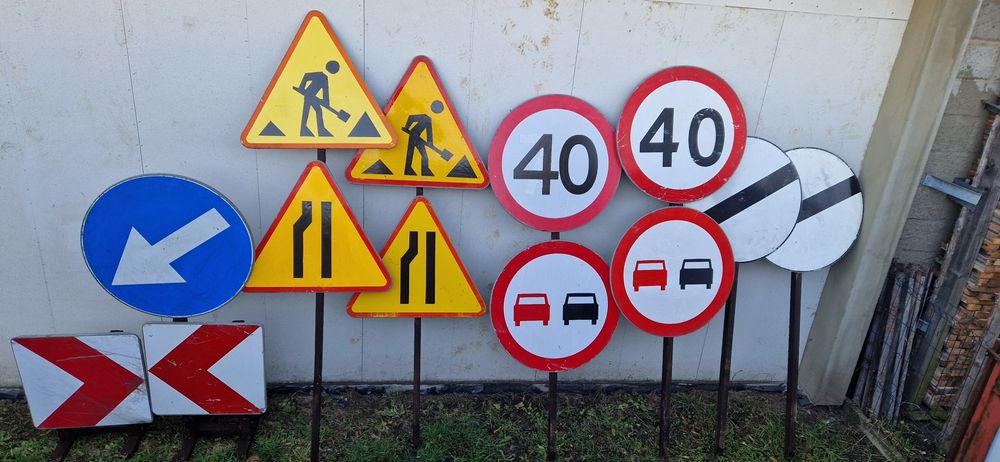 Znaki, oznakowanie na budowę zjazdu