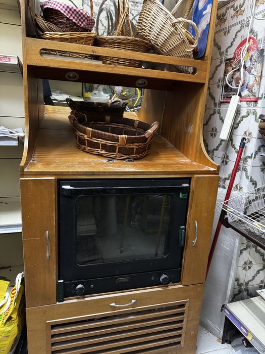 Movel de pão com forno incluido