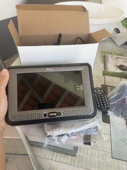 Televisor Portatil  Novo na caixa Dar pra conectar ao carro