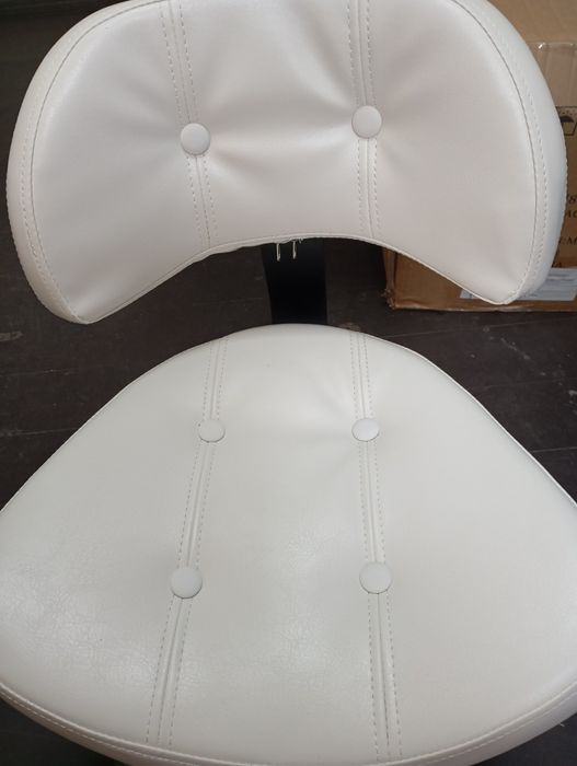 Стул для мастера косметолога