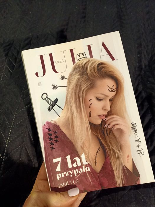 Książka 7 lat przypału Julia Oleś Fabjulus felietony