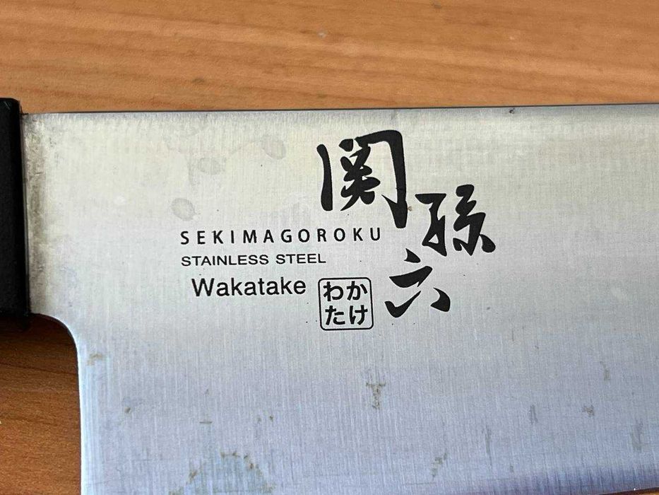 Кухонный японский нож Сантоку KAI Sekimagoroky Wakatake
