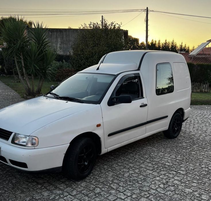 VW  Caddy 1.9 SDI ( C/ bola de reboque)